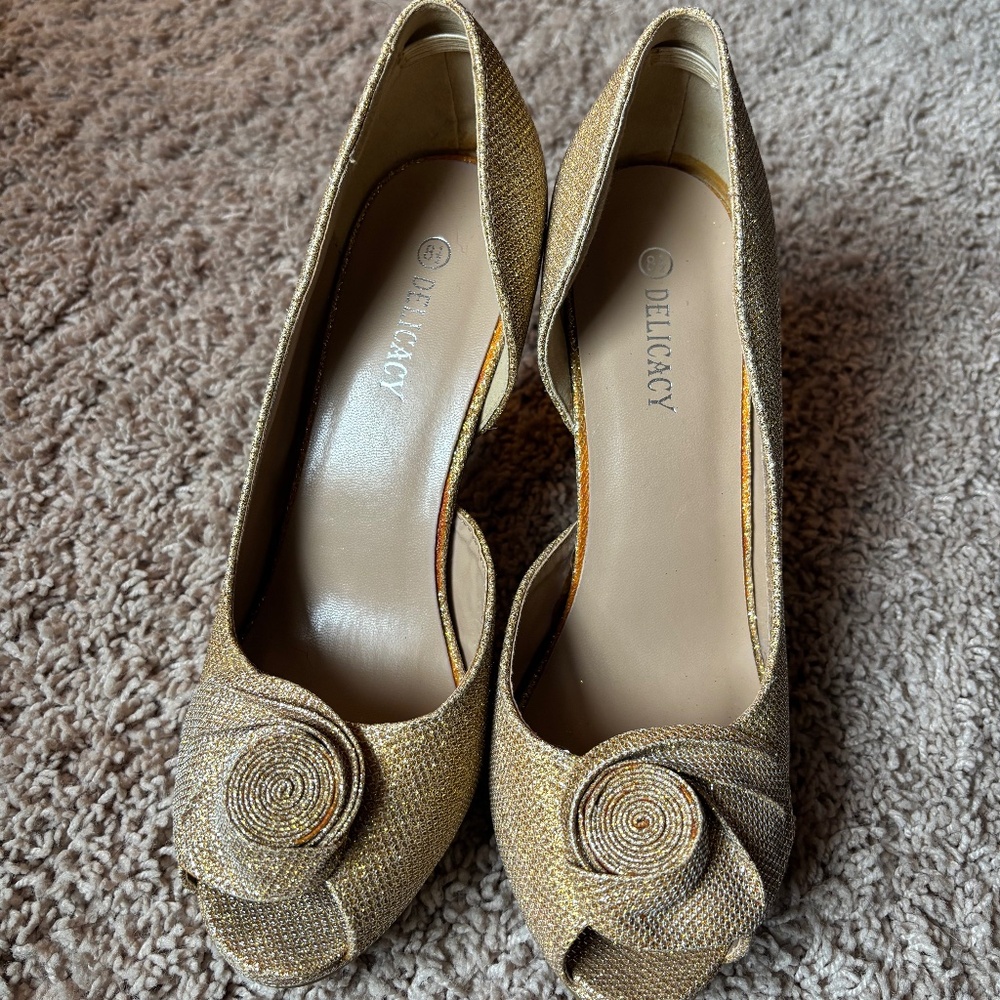 Sparkly Gold Heels Size 8.5
